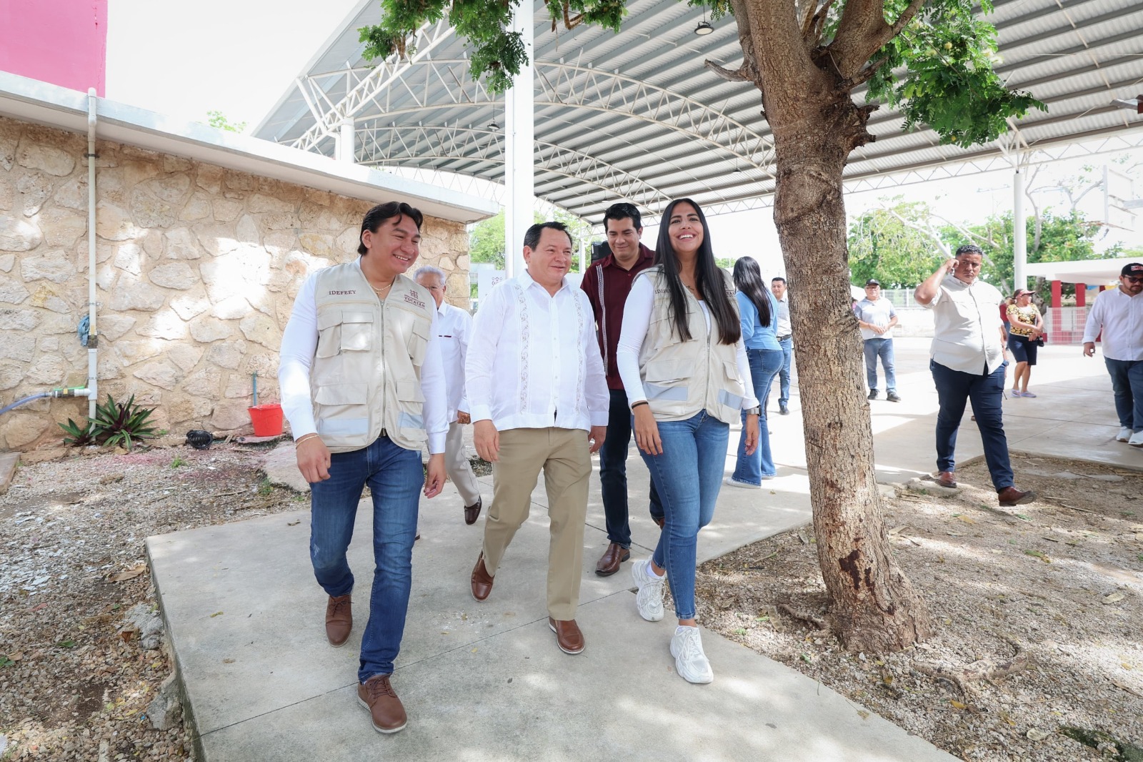 Díaz Mena constata avances en escuelas del sur de Mérida 