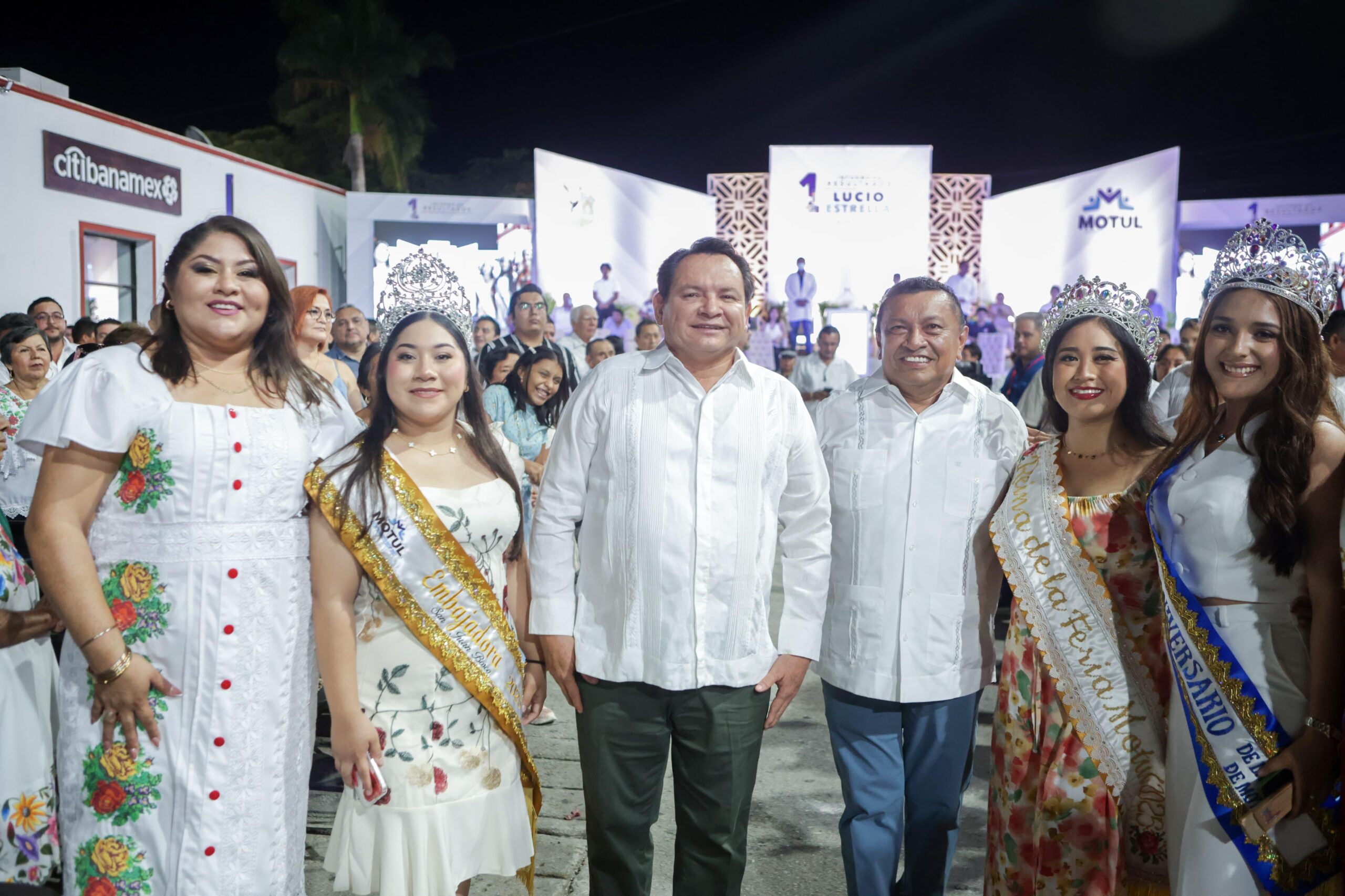 Díaz Mena anuncia obras de pavimentación, vivienda y apoyos al campo en Motul