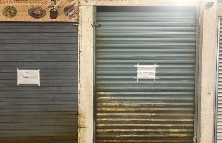 Suspenden dos locales de comida en el mercado de Santa Ana por pelea entre meseros