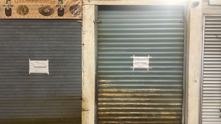 Suspenden dos locales de comida en el mercado de Santa Ana por pelea entre meseros