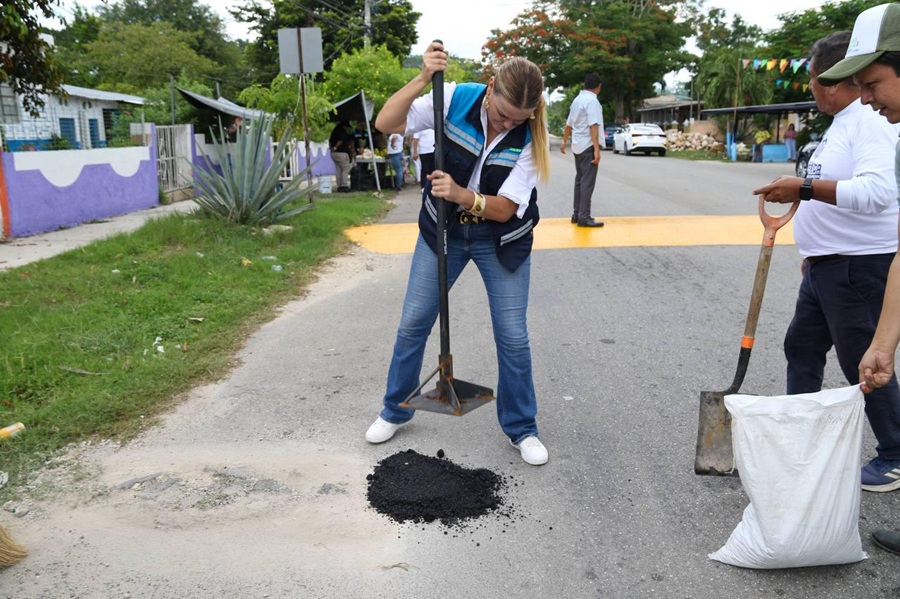 Cecilia Patrón intensifica el bacheo en comisarías de Mérida