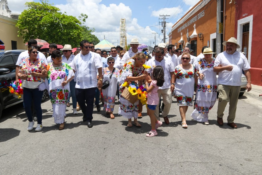 Cecilia Patrón asiste al 99 aniversario del gremio de Matarifes en San Sebastián 