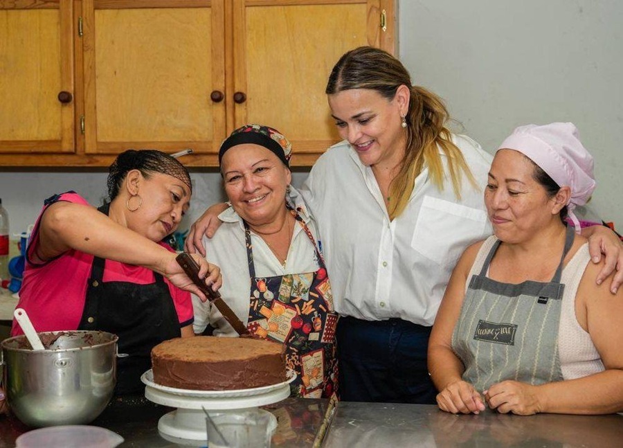 Cecilia Patrón presenta los nuevos Centros Aprende en Mérida