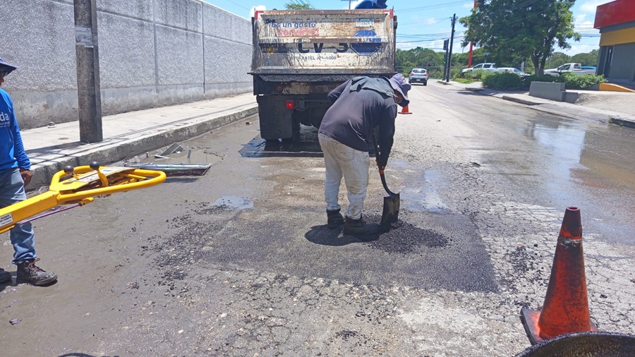 Rápida intervención de bacheo del Ayuntamiento de Mérida en la Nueva Sambulá 