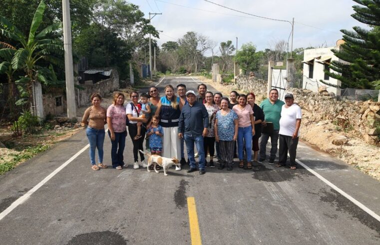 Cecilia Patrón supervisa la construcción de nueva calle en comisaría San José Tzal