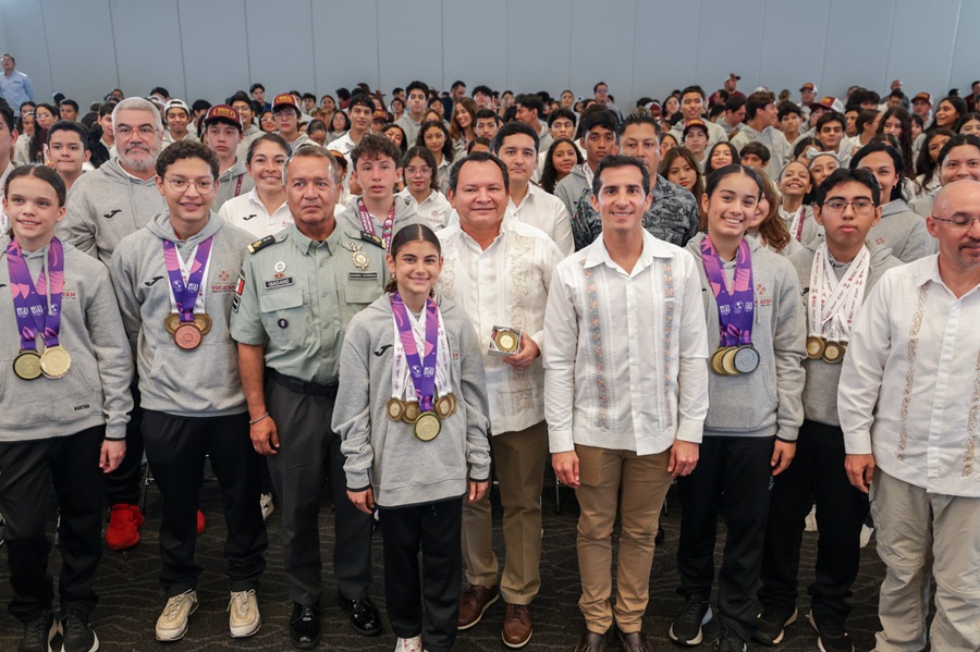 Reconocen a medallistas yucatecos con estímulos económicos
