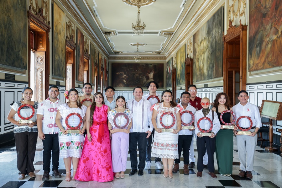 Premian talento y compromiso de las juventudes yucatecas