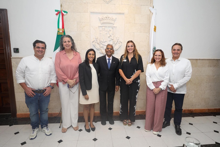 Cecilia Patrón recibe la visita del embajador de Singapur en México