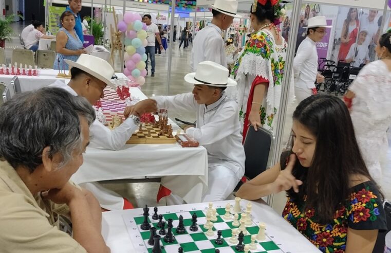 Ajedrez y jarana en la Expo DIF Adulto Mayor 2025