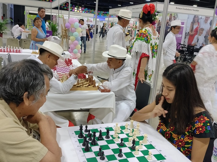 Ajedrez y jarana en la Expo DIF Adulto Mayor 2025