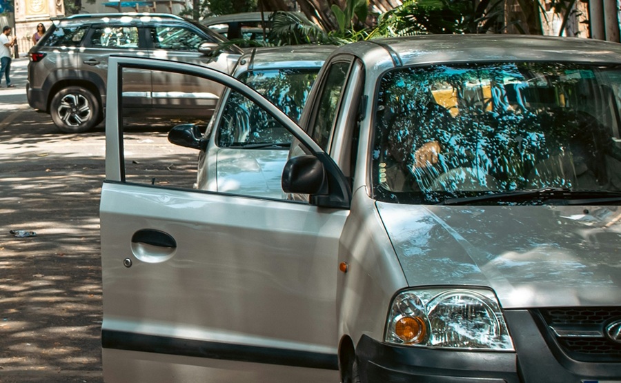 Detendrán a franeleros que cobran por separar estacionamiento en la calle, en CDMX