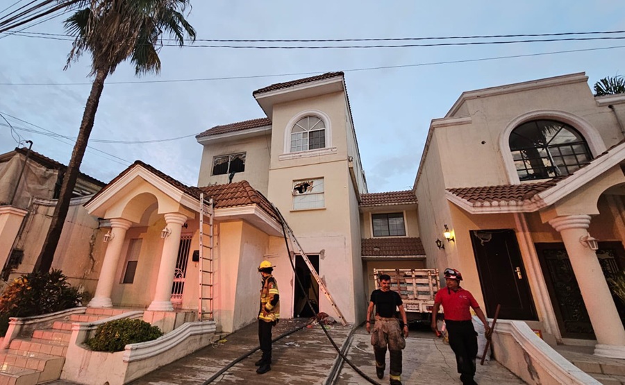 Mueren tres mujeres tras un incendio en un anexo de Monterrey