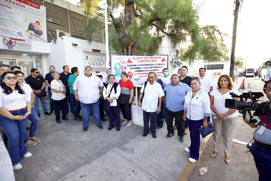 Trabajadores del Centro de Salud de Mérida exigen la renuncia del director
