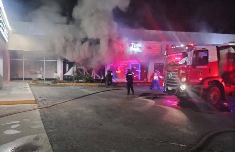 Incendio en tienda de ropa en Francisco de Montejo