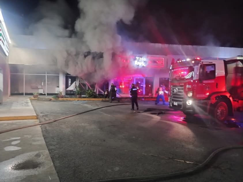 Incendio en tienda de ropa en Francisco de Montejo