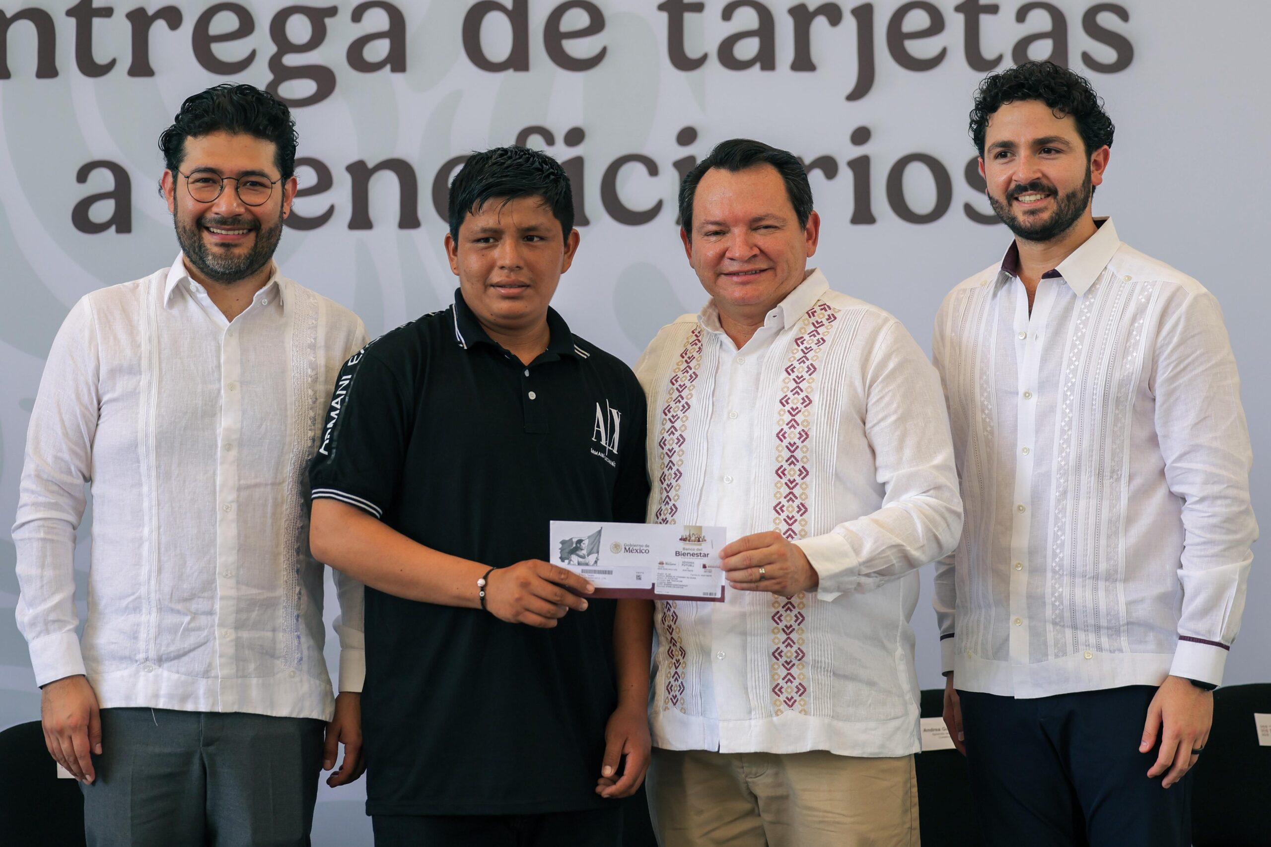 Inicia en Yucatán entrega de tarjetas del programa Jóvenes Construyendo el Futuro