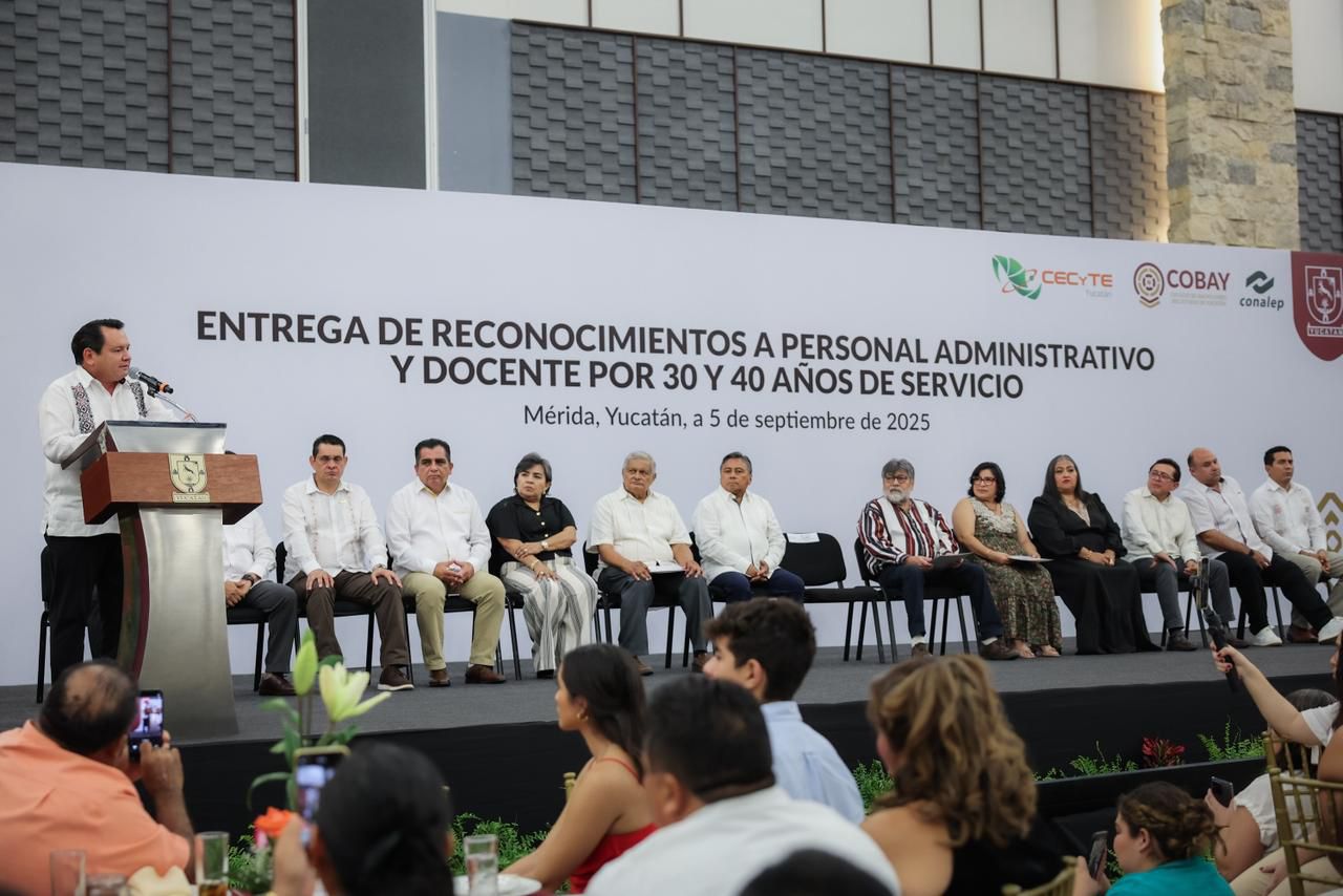 Yucatán amplía aguinaldo a docentes de nivel medio superior 