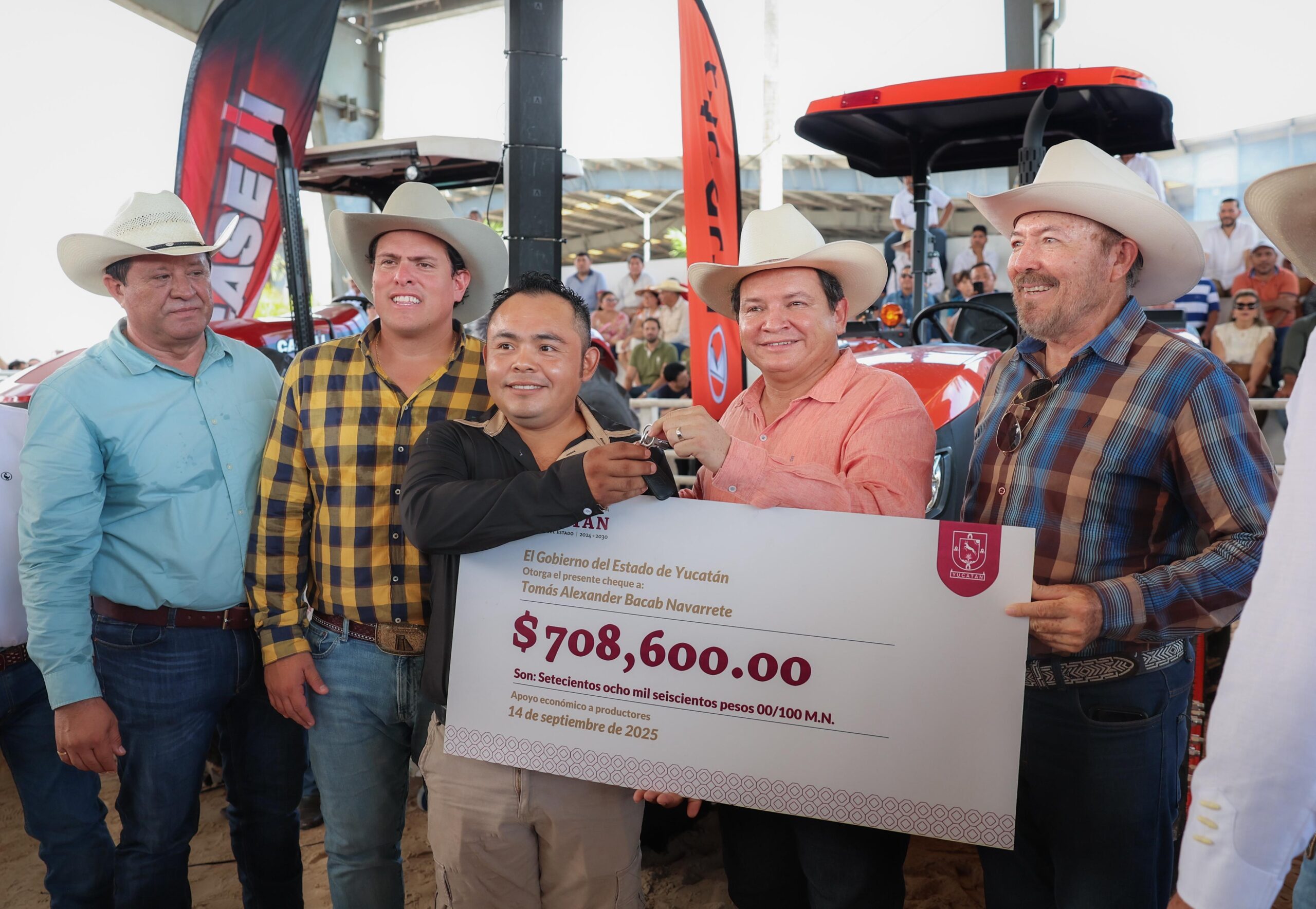 Impulsa Huacho Díaz la modernización del campo yucateco