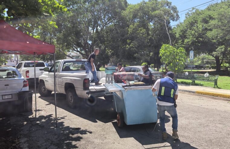 Ayuntamiento de Mérida retira puestos ambulantes irregulares
