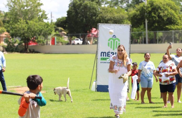 Entrega Cecilia Patrón el rehabilitado campo deportivo de Hunxectamán