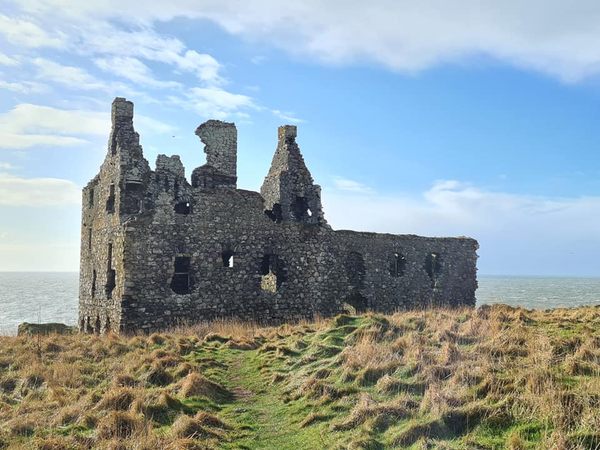 Venden barato un castillo medieval, con un fantasma incluido