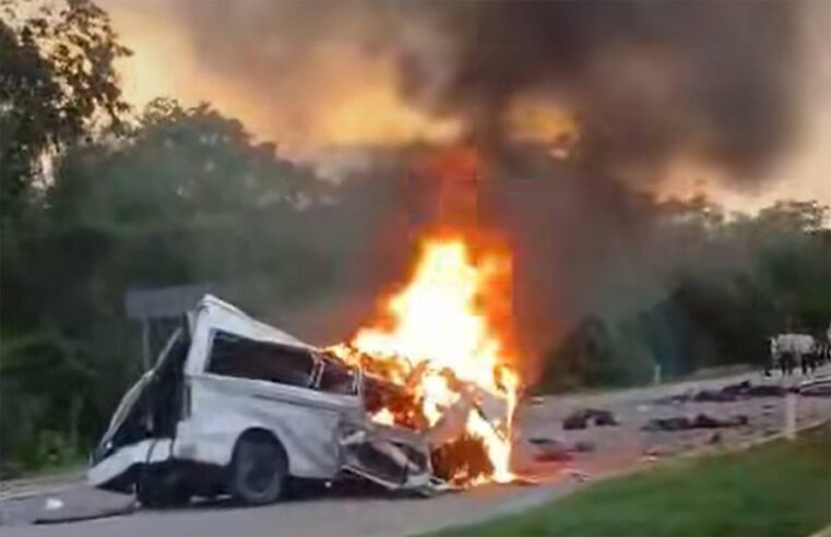 Carreterazo de tres vehículos deja 15 muertos entre Chocholá y Kopomá