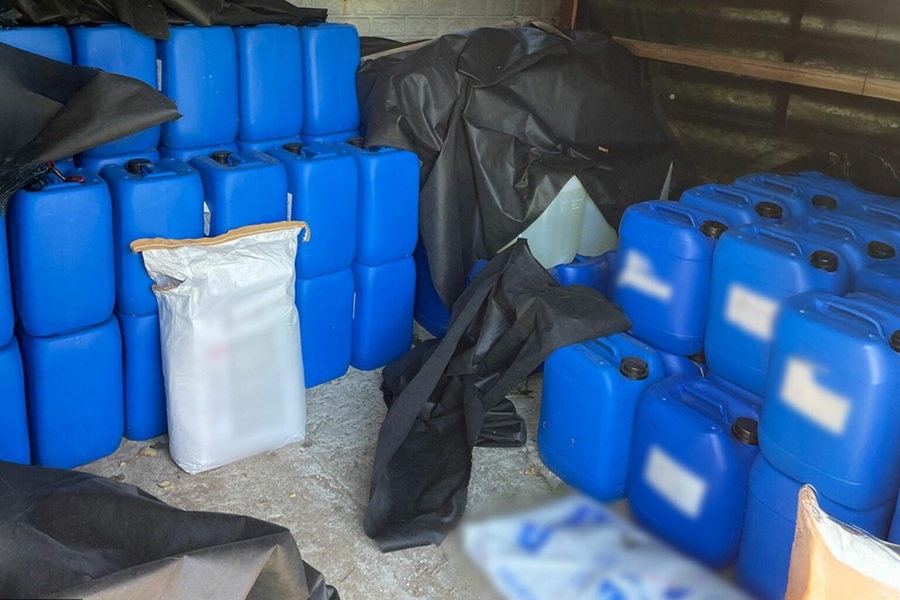 Inhabilitan narcolaboratorio de metanfetamina en Polonia: hay dos mexicanos detenidos