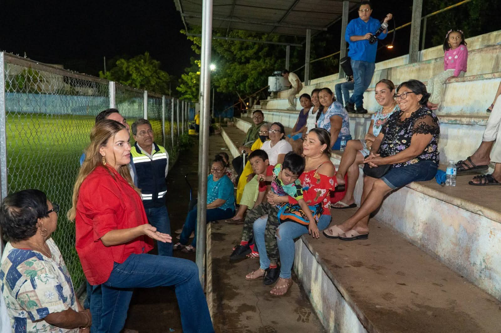 Levanta Cecilia Patrón gestiones ciudadanas y lleva a nivel calle a las dependencias del Ayuntamiento