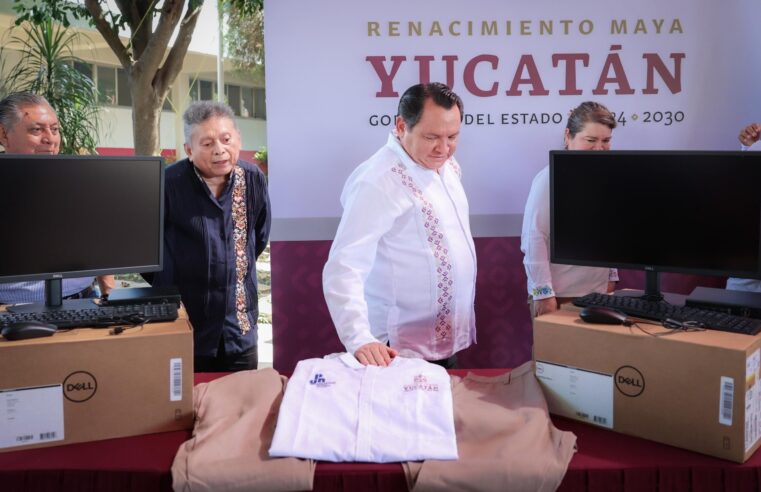 Huacho Díaz entrega equipo de cómputo y uniformes a personal de la UPN