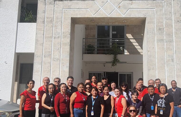 Protesta de brazos caídos en el INEGI en Yucatán