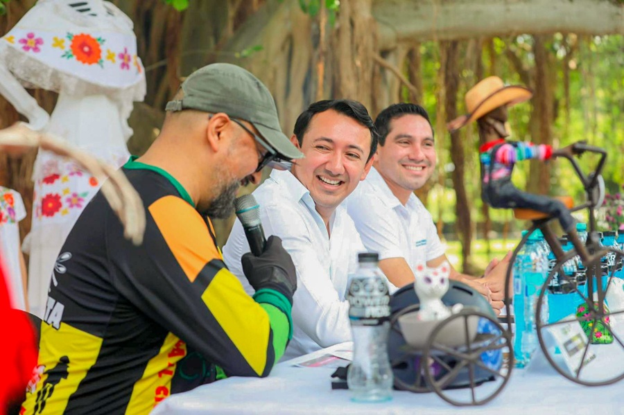 Con una rodada nocturna, Cecilia Patrón suma a ciclistas al Festival de las Ánimas 2025