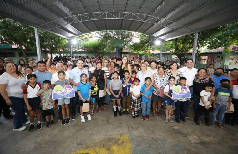 Lleva Cecilia Patrón campaña de lentes gratuitos a estudiantes de primarias de Mérida