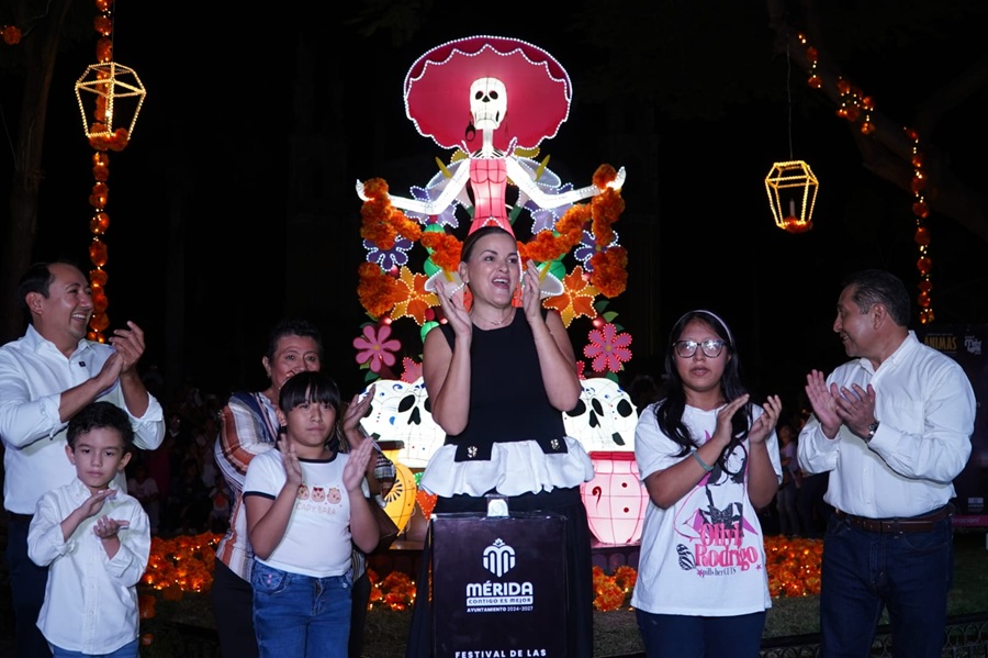 Cecilia Patrón inaugura el Festival de las Ánimas 2025 en el parque de San Juan