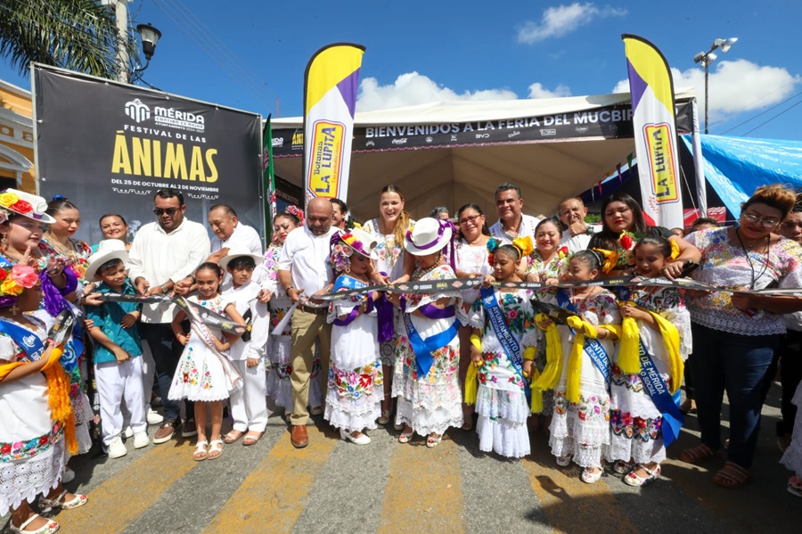 Cecilia Patrón inaugura la Feria del Mucbipollo en el barrio mágico de San Sebastián