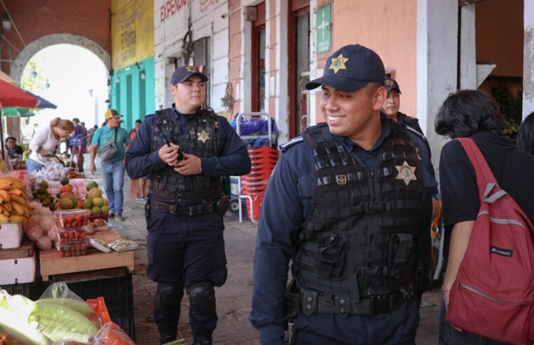 Policía de Mérida refuerza la seguridad en mercados y cementerios por el Día de Muertos