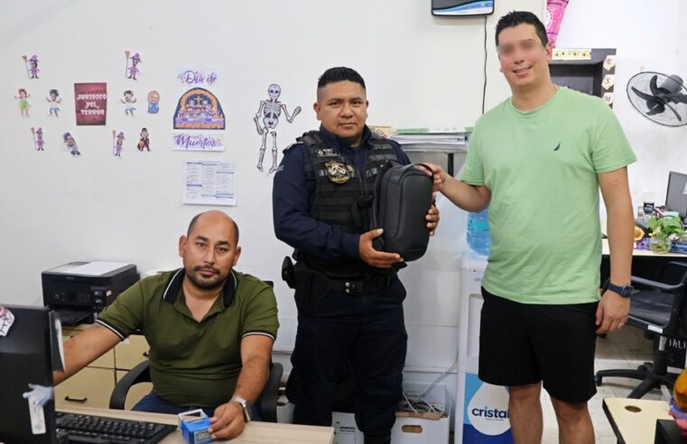 Turista recupera sus pertenencias con apoyo de la Policía de Mérida