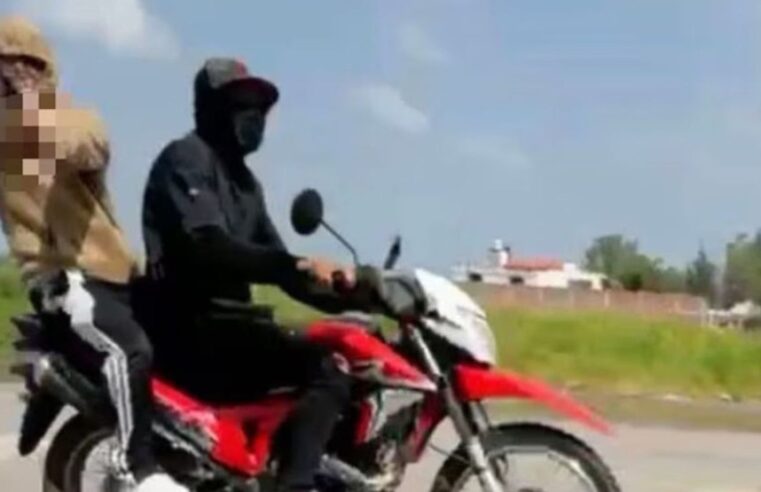 Lo rafaguean por denunciar baches en vivo