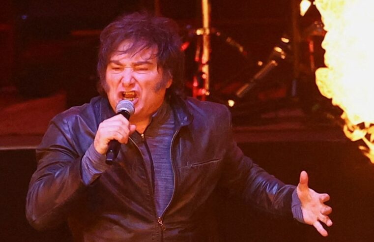 Milei canta con la ‘Banda Presidencial’ en medio de complejo panorama económico y político