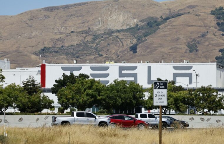 Murieron al no puder salir de una Cybertruck tras un choque y ahora Tesla enfrenta denanda