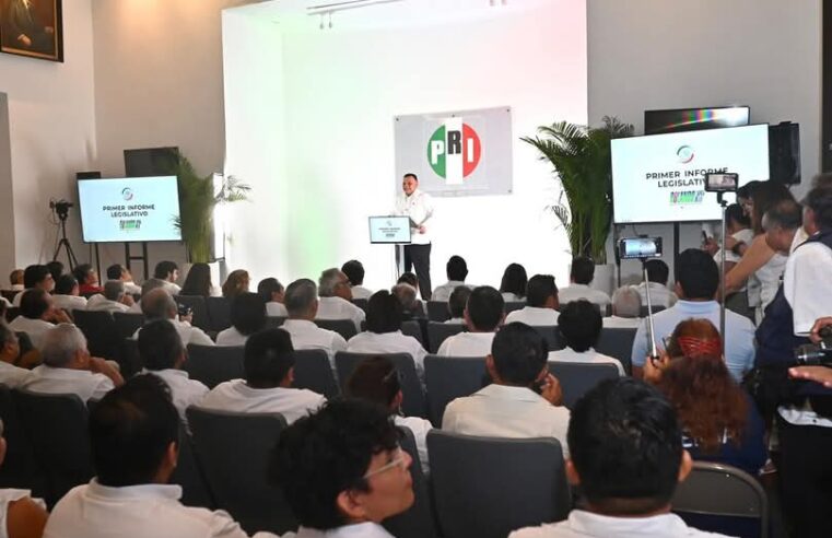 Rolando Zapata rinde su primer informe legislativo