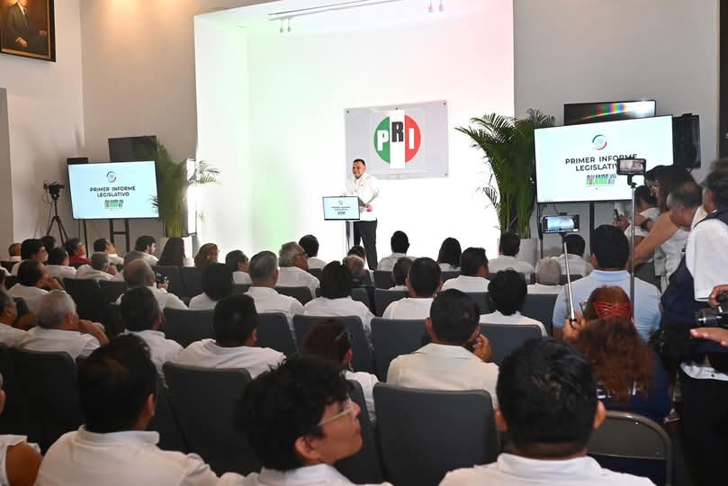 Rolando Zapata rinde su primer informe legislativo