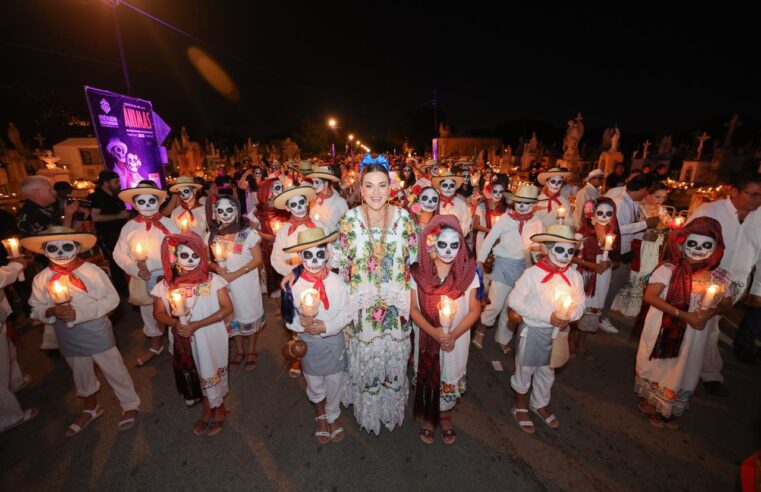 Mérida vive una de sus mejores noches con el Paseo de las Ánimas