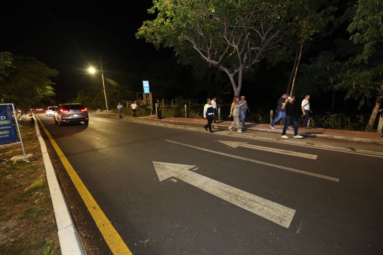 Mejora Cecilia Patrón las vías para quienes asisten a la feria de Xmatkuil