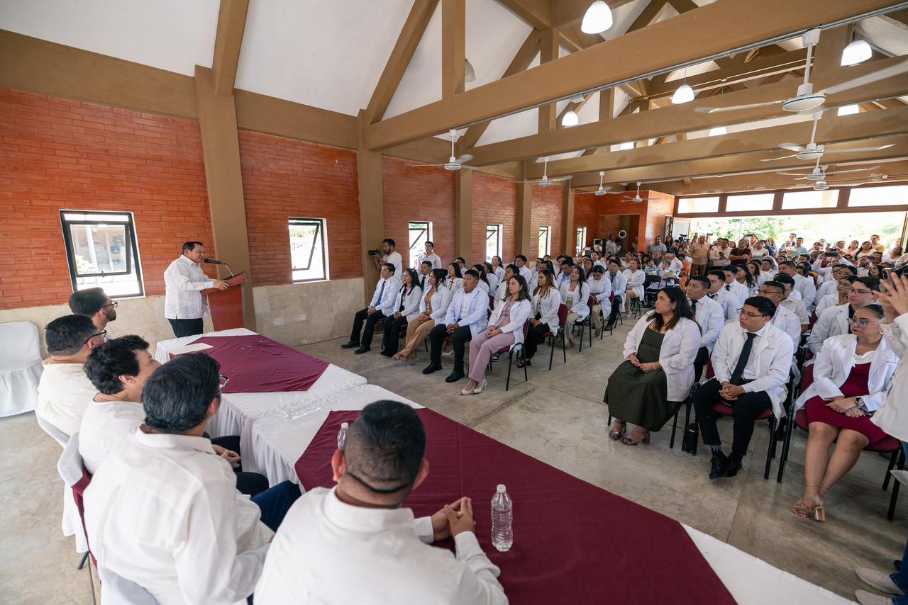 Egresan en Ticul primeros médicos de la Universidad para el Bienestar «Benito Juárez»