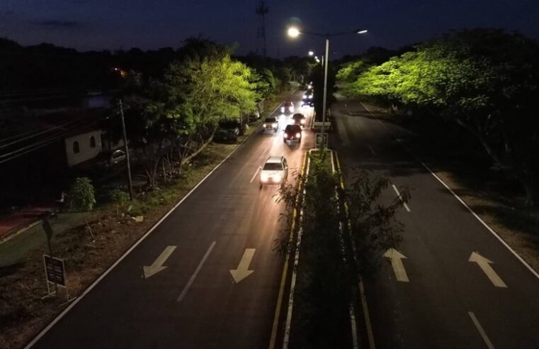 Mejora Cecilia Patrón las vías de comunicación para quienes asisten a la feria de Xmatkuil