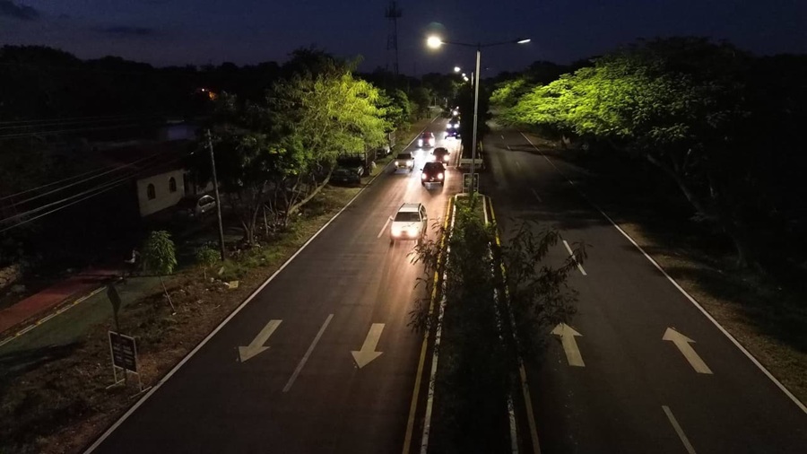 Mejora Cecilia Patrón las vías de comunicación para quienes asisten a la feria de Xmatkuil