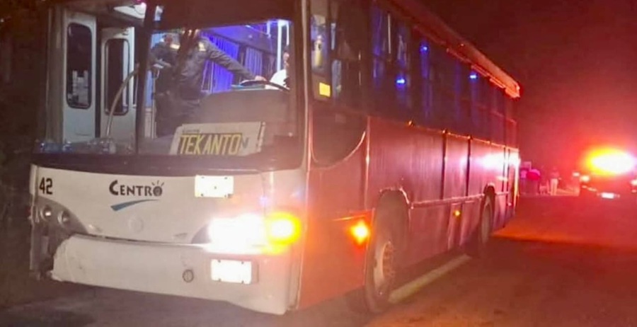 Autobús atropella una moto y mata a dos abuelos y su nieta de ocho años