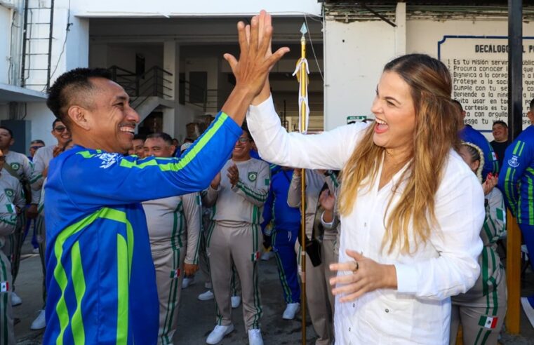 Policía de Mérida destaca en el desfile del 115 aniversario de la Revolución Mexicana