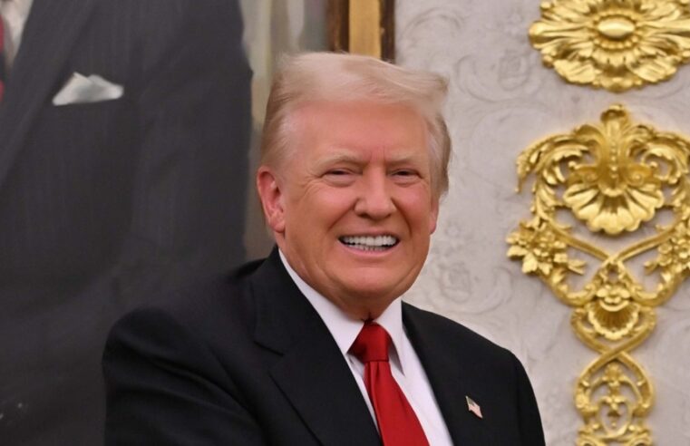 Trump dará un bono de 2 mil dólares a los estadounidenses por los aranceles