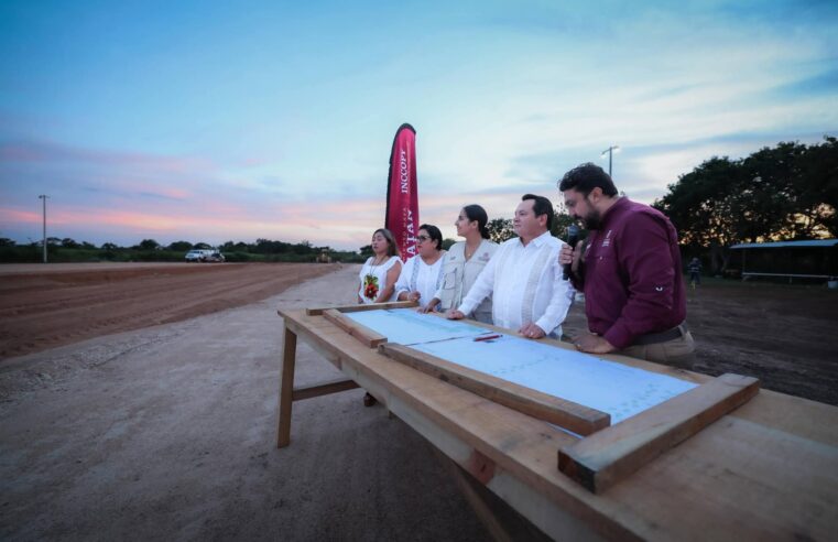 Gobierno del Estado moderniza campo deportivo en Ticopó